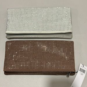 2 CLUTCHES